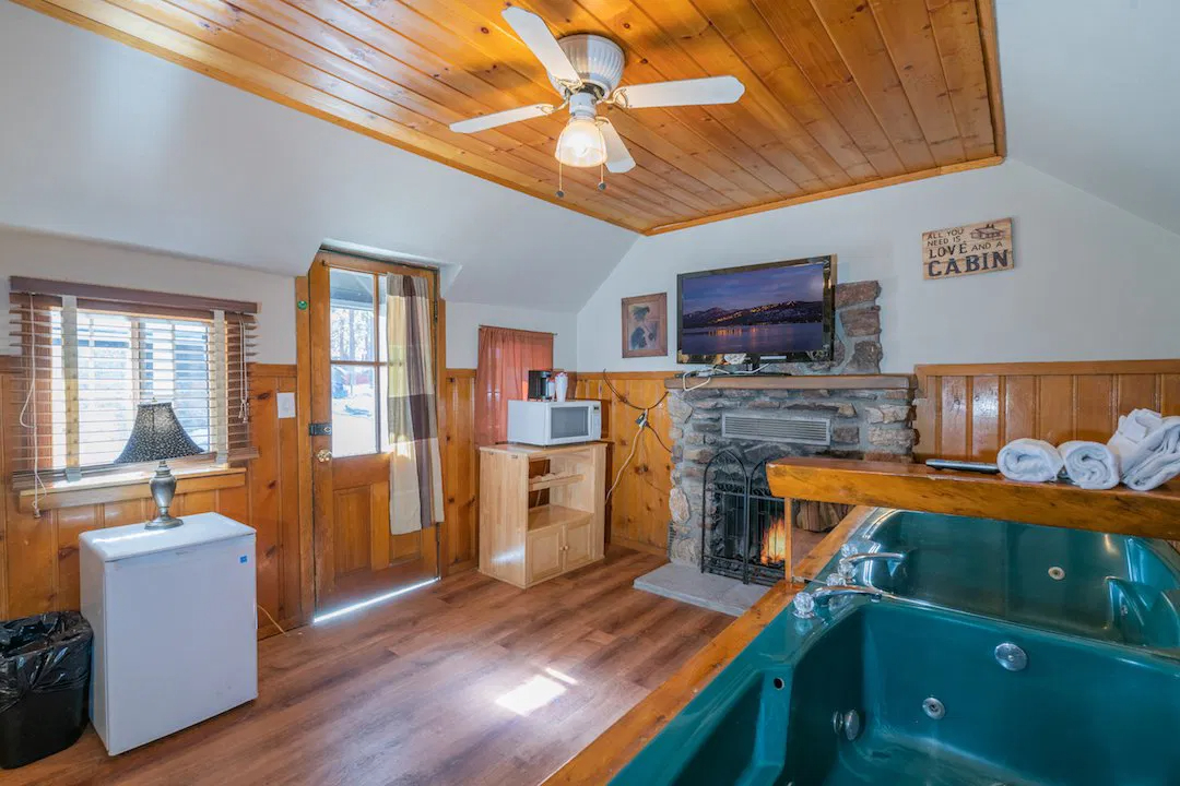 Belclare Cabin interior at The Burgundy — view 5