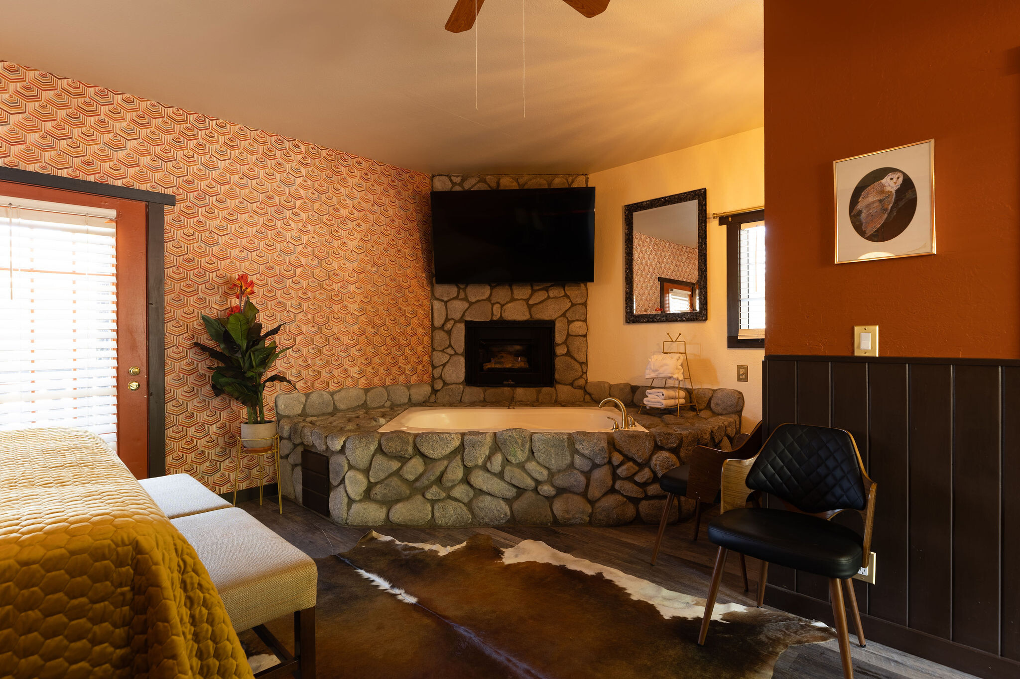 Stone-clad in-room jacuzzi — a glimpse of the spa-suite hot tub experience