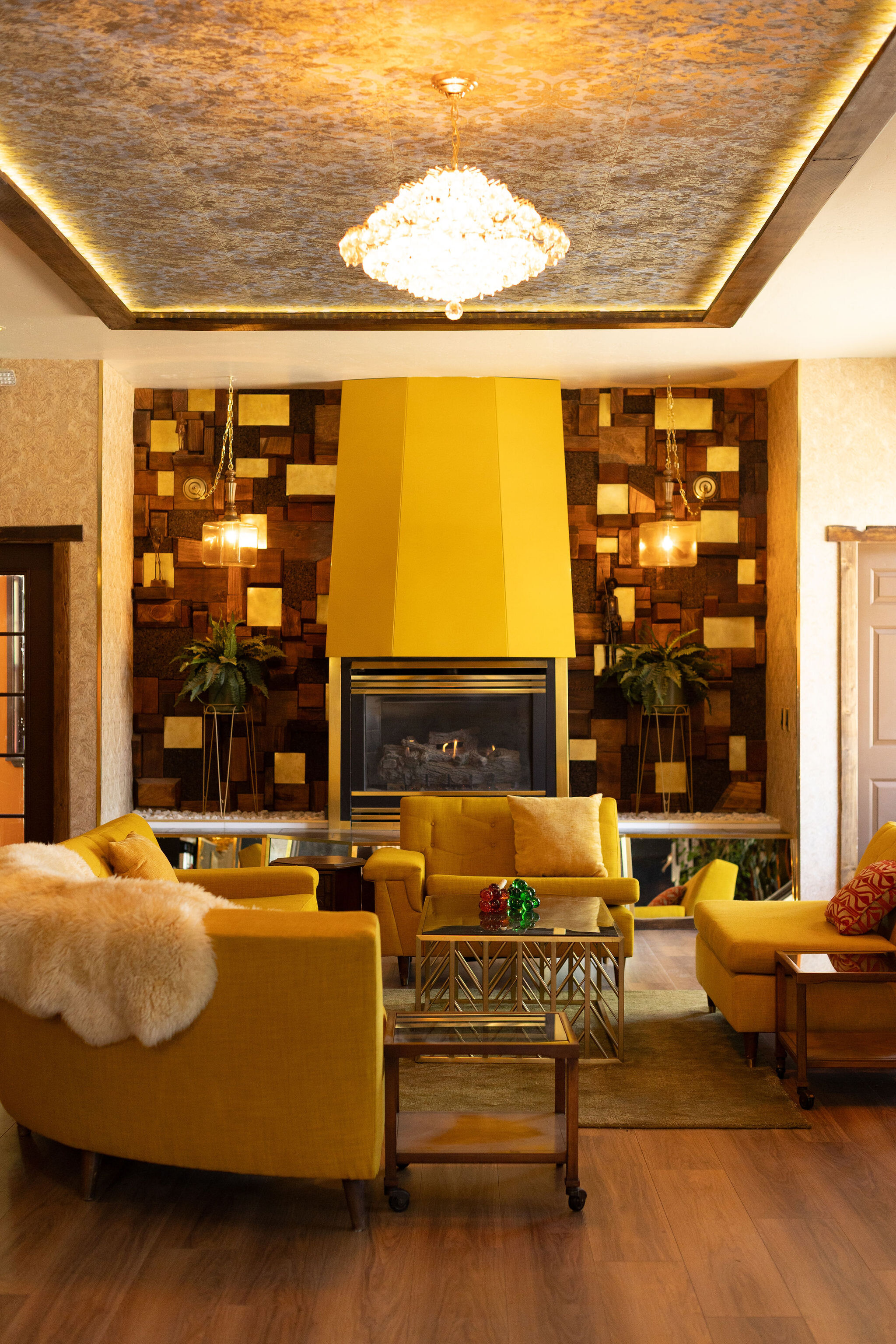 Vaulted lounge for yoga practice