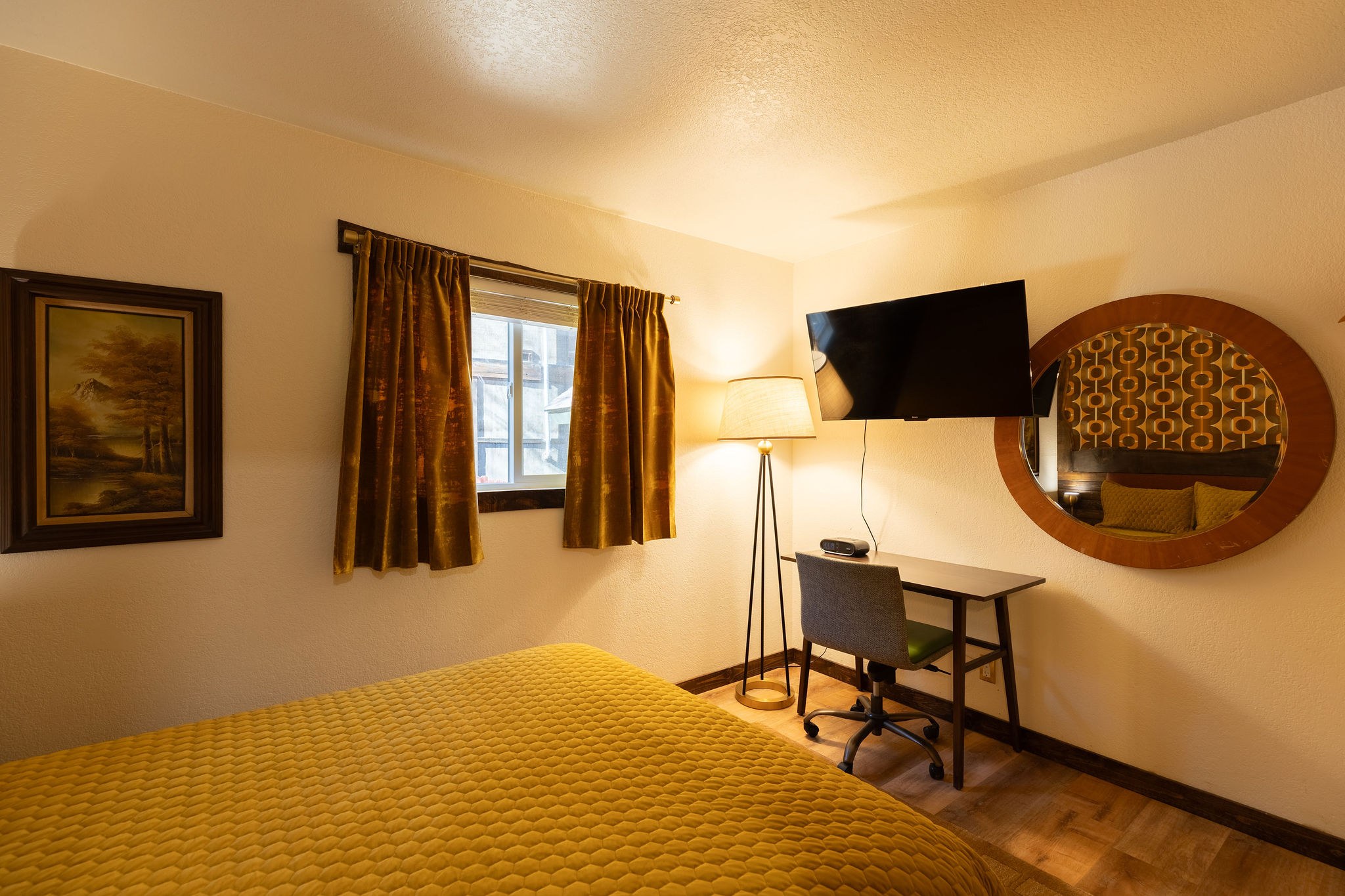 1 Bedroom w/ Kitchen interior at The Burgundy — view 4