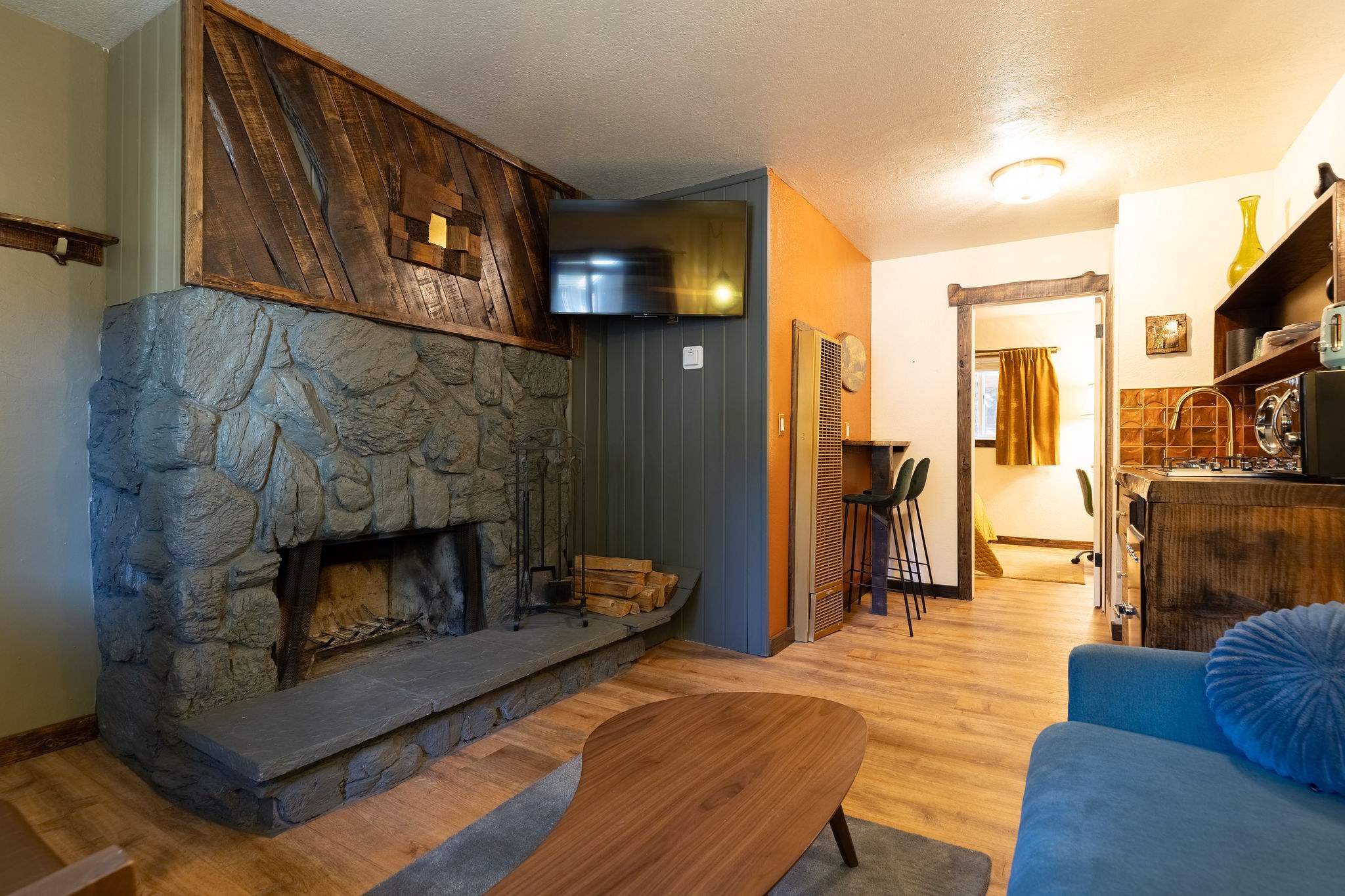 1 Bedroom w/ Kitchen interior at The Burgundy — view 8