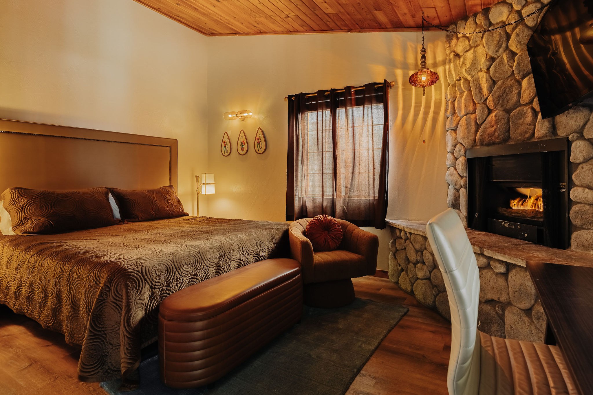 King Studio interior at The Burgundy — view 5